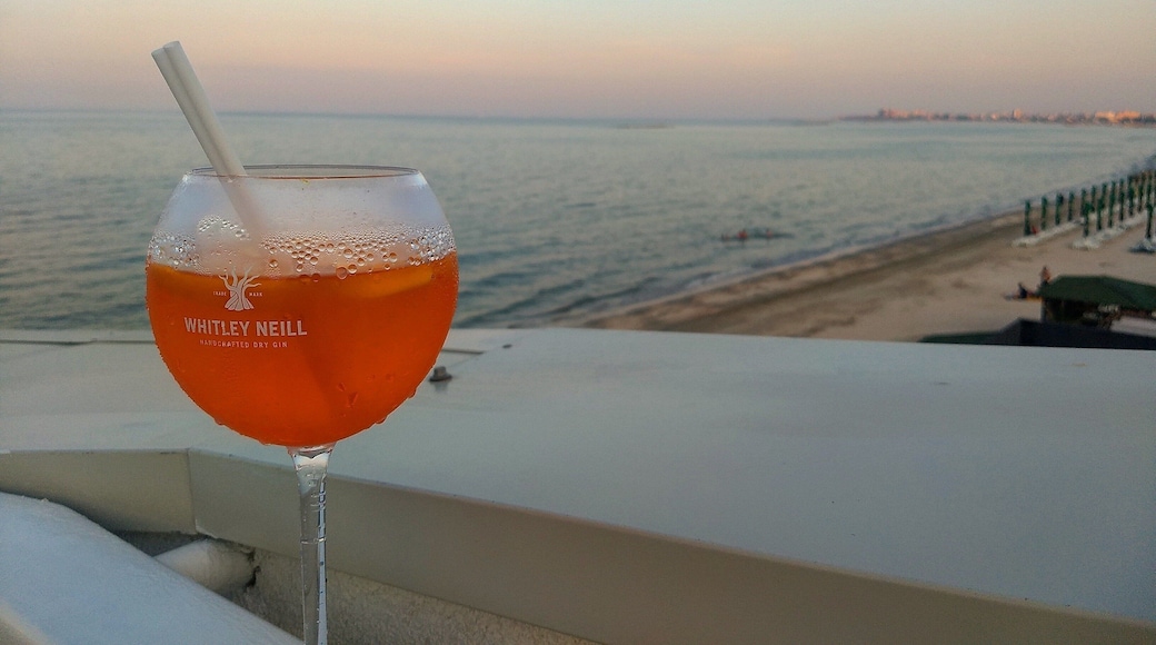 Sunsets with a #aperolspritz
#BeachTips #ExperienceRomania #EatTravelLiveRepeat