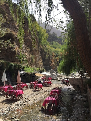 Eating with feet in the water... how great is that. Beautiful venue and refreshing! Great food! #EndlessSummer #foodfind