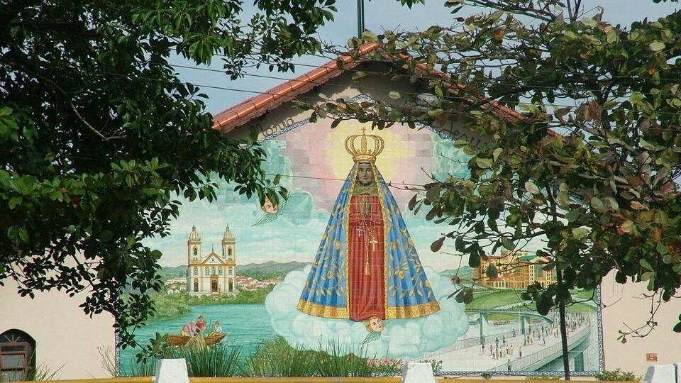 Aparecida gets everywhere.