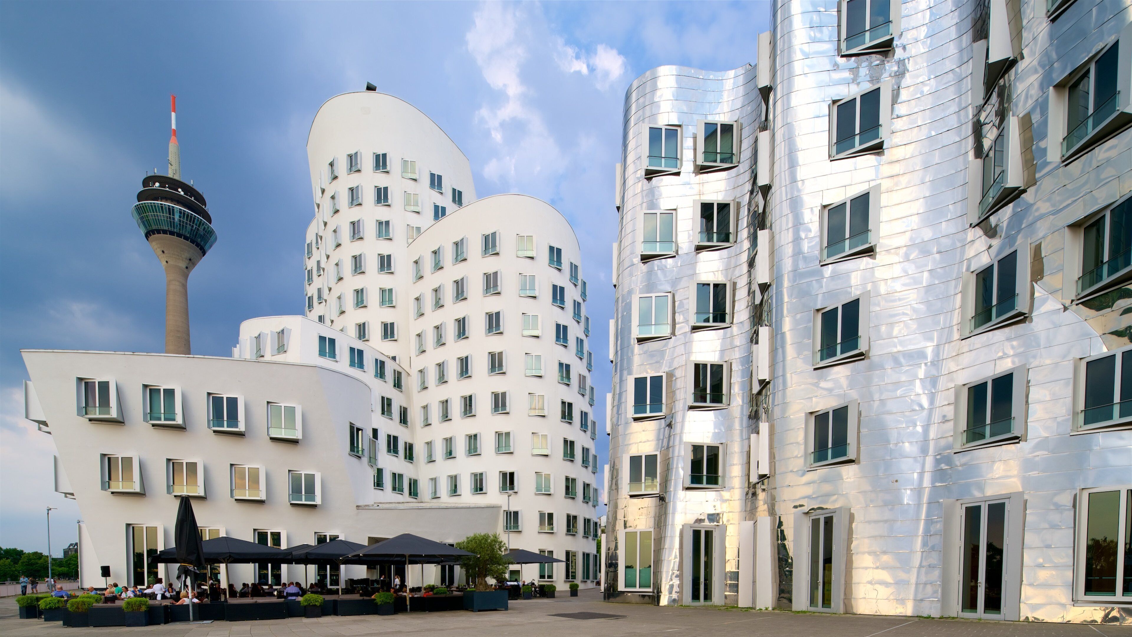 Unterbilk showing a city and modern architecture