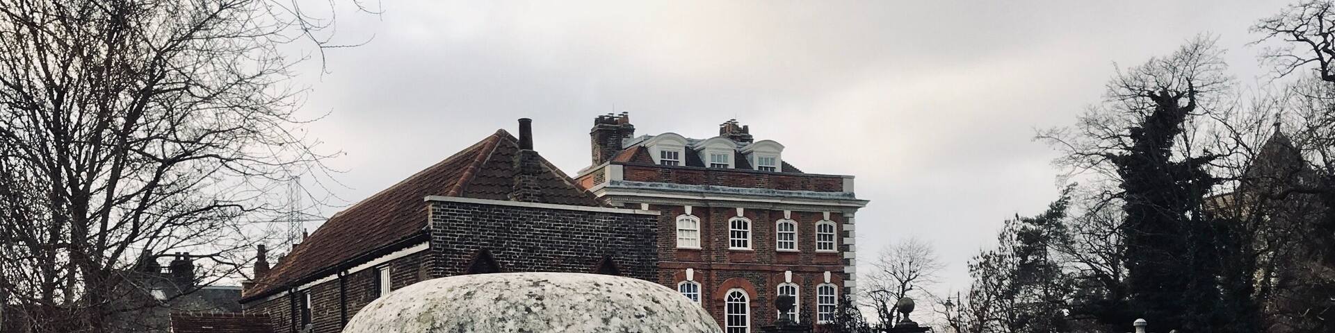 Rainham Hall
Dutch domestic Queen Anne style.
Date: 1729.
Grade II* listed.
Nearest station: Rainham.