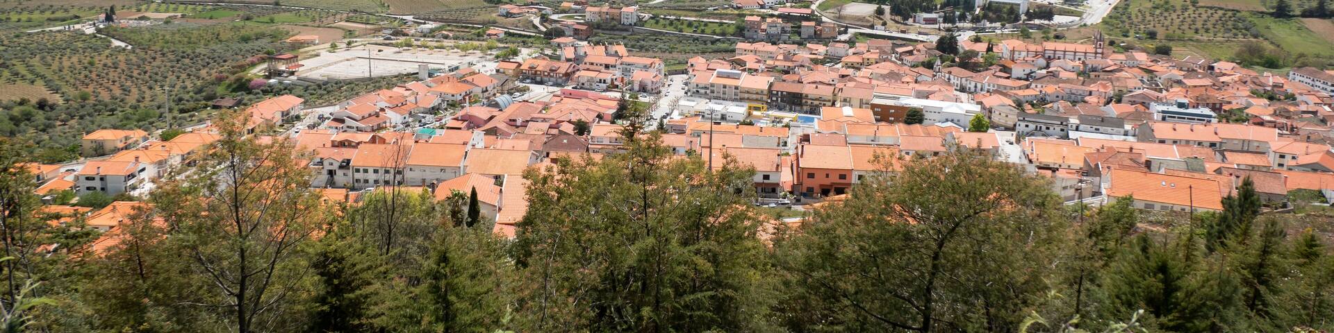 Vista panorâmica sobre a vila de Vila Flor em Trás os montes Portugal, a partir do miradouro da Senhora da Lapa
