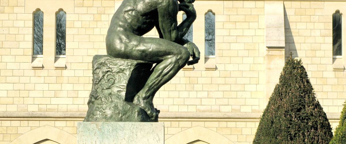 Le Penseur dans le jardin du Musée Rodin, Paris.