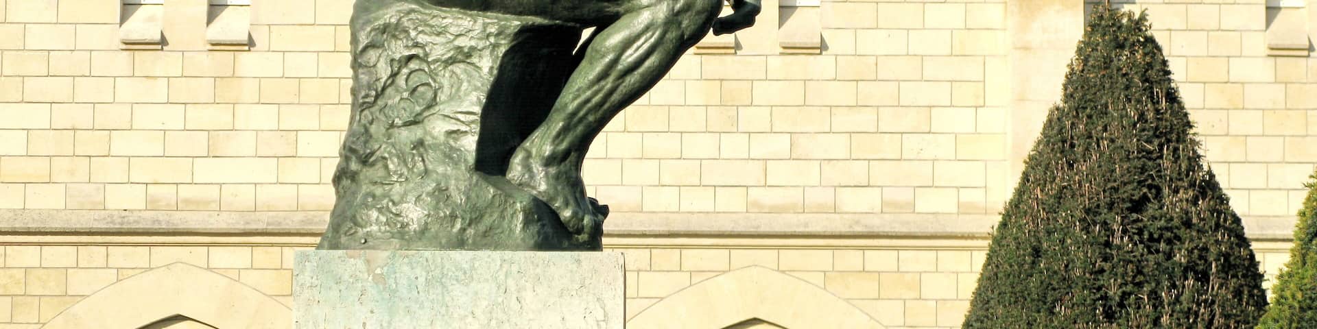 Le Penseur dans le jardin du Musée Rodin, Paris.