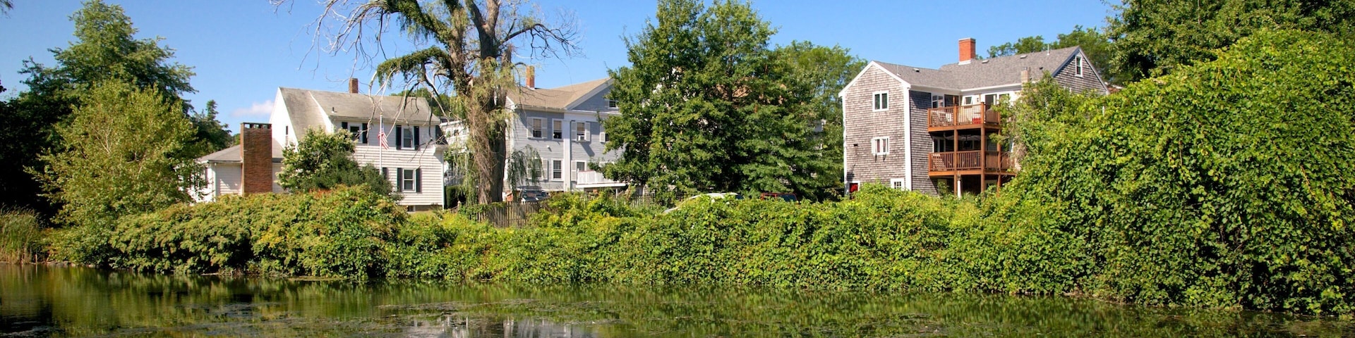 Jenney Grist Mill que inclui um rio ou córrego e uma casa