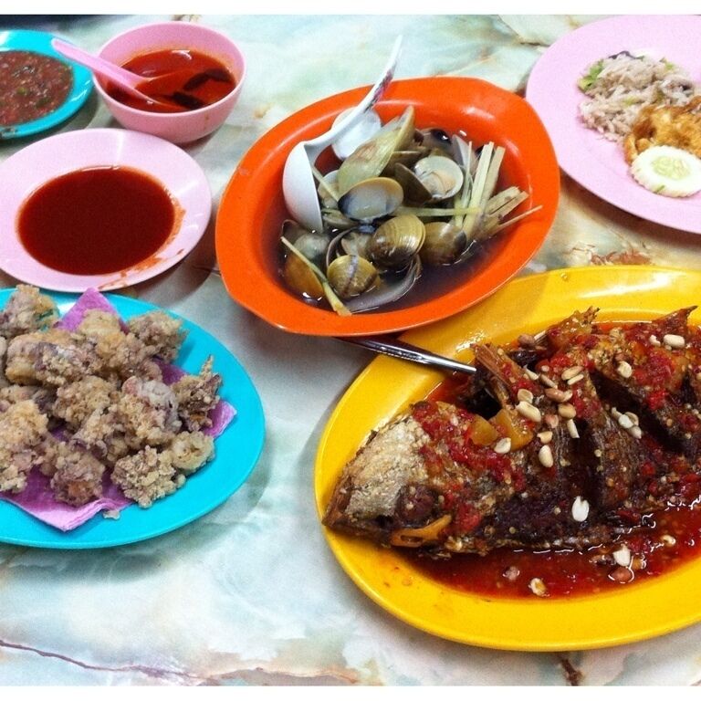 If you are on your way to Langkawi via Kuala Perlis, take a moment to enjoy fresh seafood at the nearby stalls. Be adventurous and ask them to cook your seafood in local styles. You'll be surprised :)