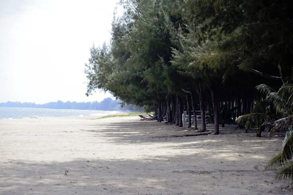 #BanKrut #Beach #BangSaphan #PrachuapKhiriKhan #BeachLife
#Thailand #Backpacking #TravelPhotography #Nikon #TravelBlogger
See you also on Instagram: ExploreWithSeba