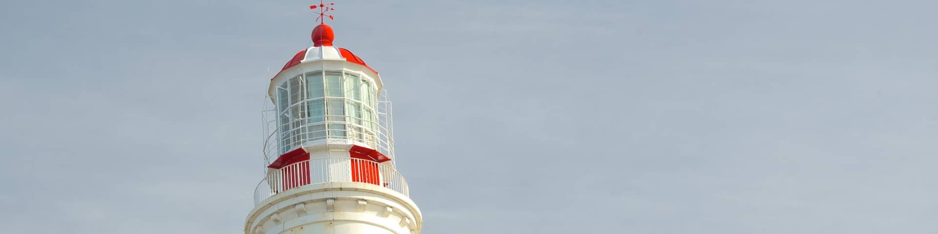 Faro de Cabo Santa María que incluye un faro