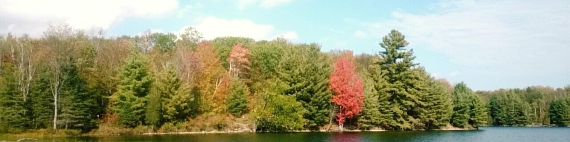 Now that the summer hordes have left, you have this idyllic hidden gem of a lake to yourself to enjoy a #fall #picnic 
#GreatOutdoors #Ontario #Canada #travel #explore #autumn #fall #colourful #nature