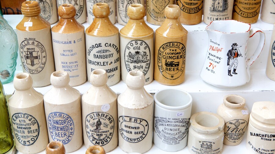 Pannier Market which includes markets and interior views