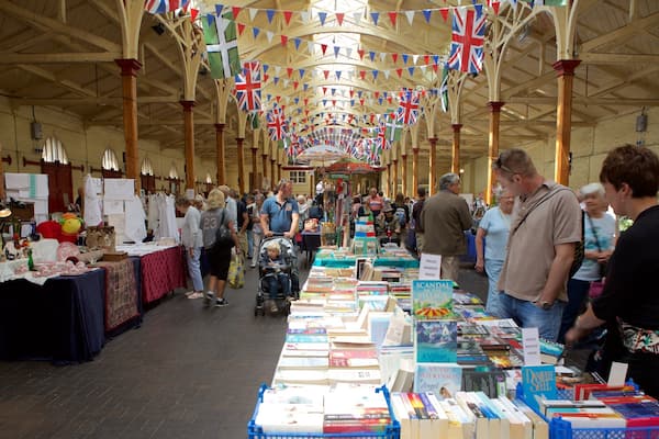Pannier Market which includes markets and interior views as well as a large group of people