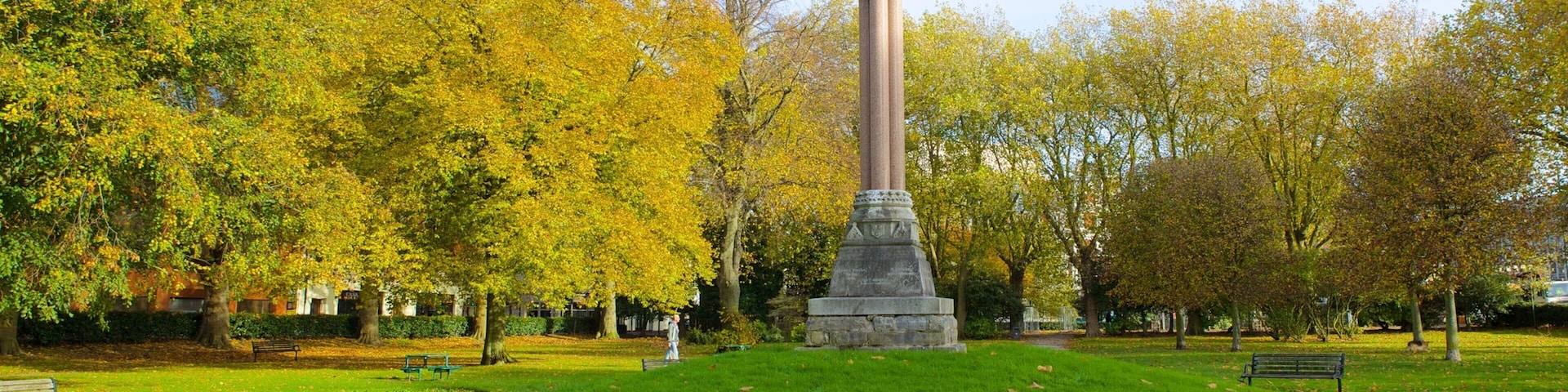 Queen\'s Park which includes a park, a monument and autumn leaves