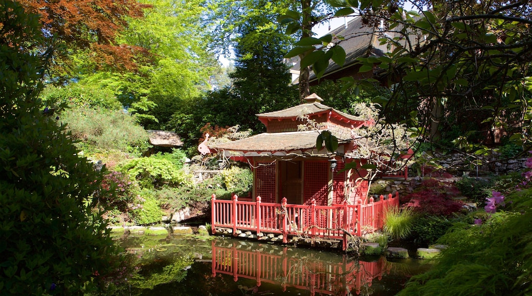 Compton Acres som inkluderer dam og historisk arkitektur