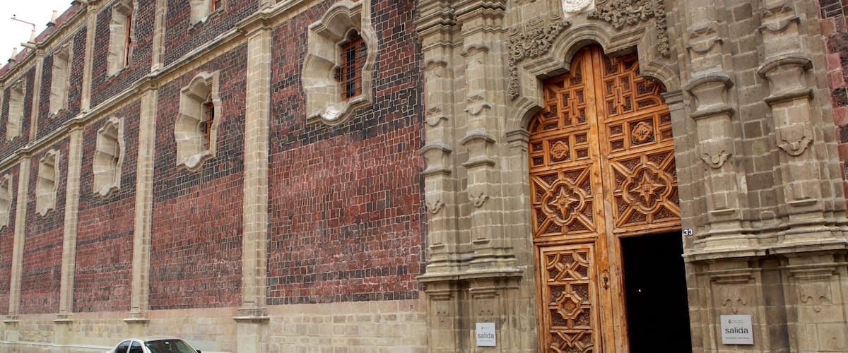 San Ildefonso College featuring heritage architecture