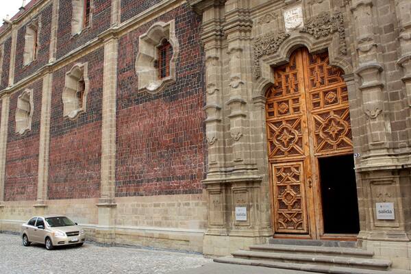 San Ildefonso College featuring heritage architecture