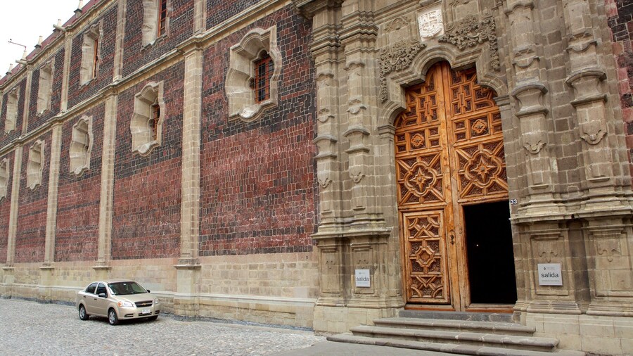 San Ildefonso College featuring heritage architecture