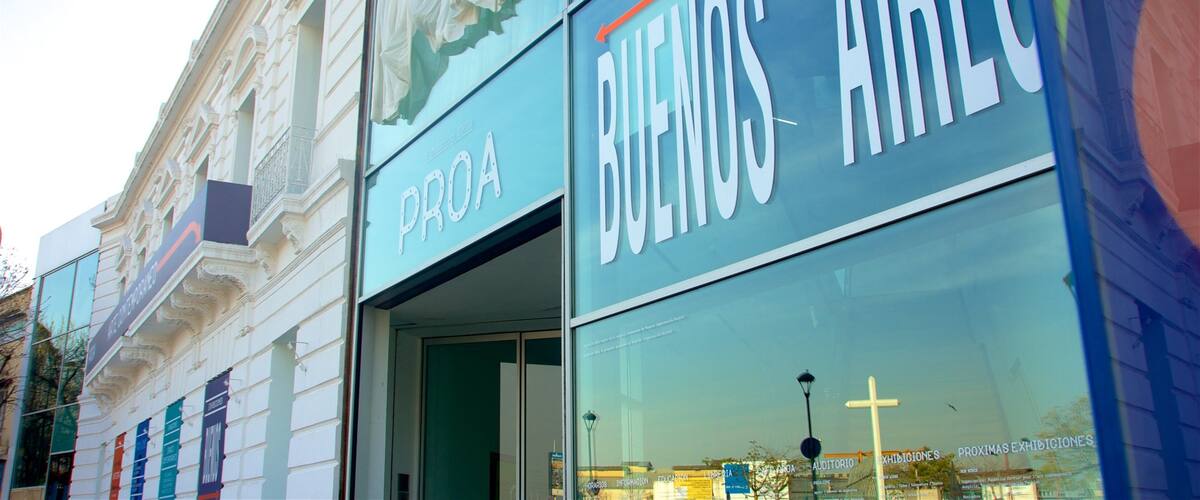 Fundación Proa mit einem Beschilderung