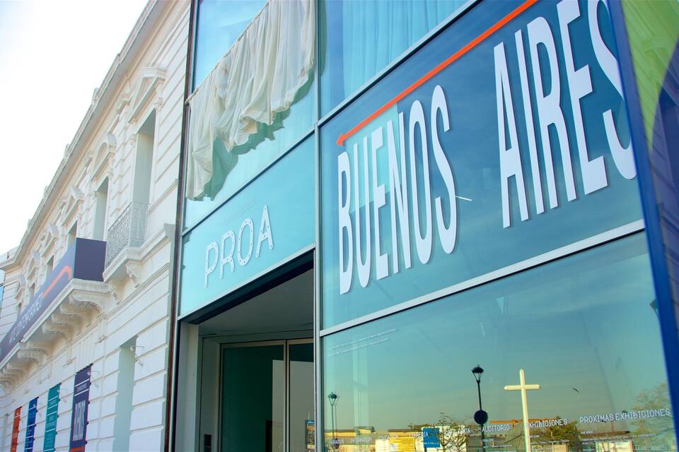 A building facade with 'BUENOS AIRES' and 'PROA' signs.