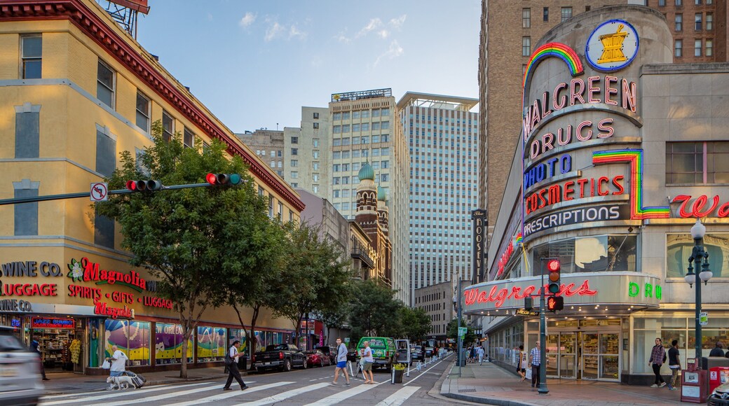 Canal Street showing a city and street scenes