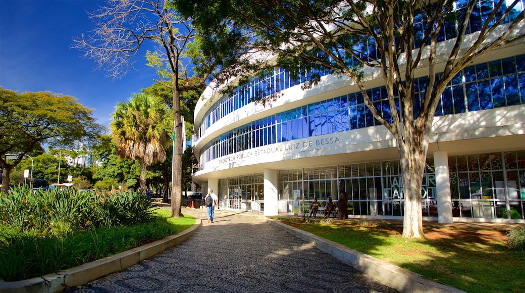 Biblioteca Publica Estadual Luiz de Bessa featuring a garden