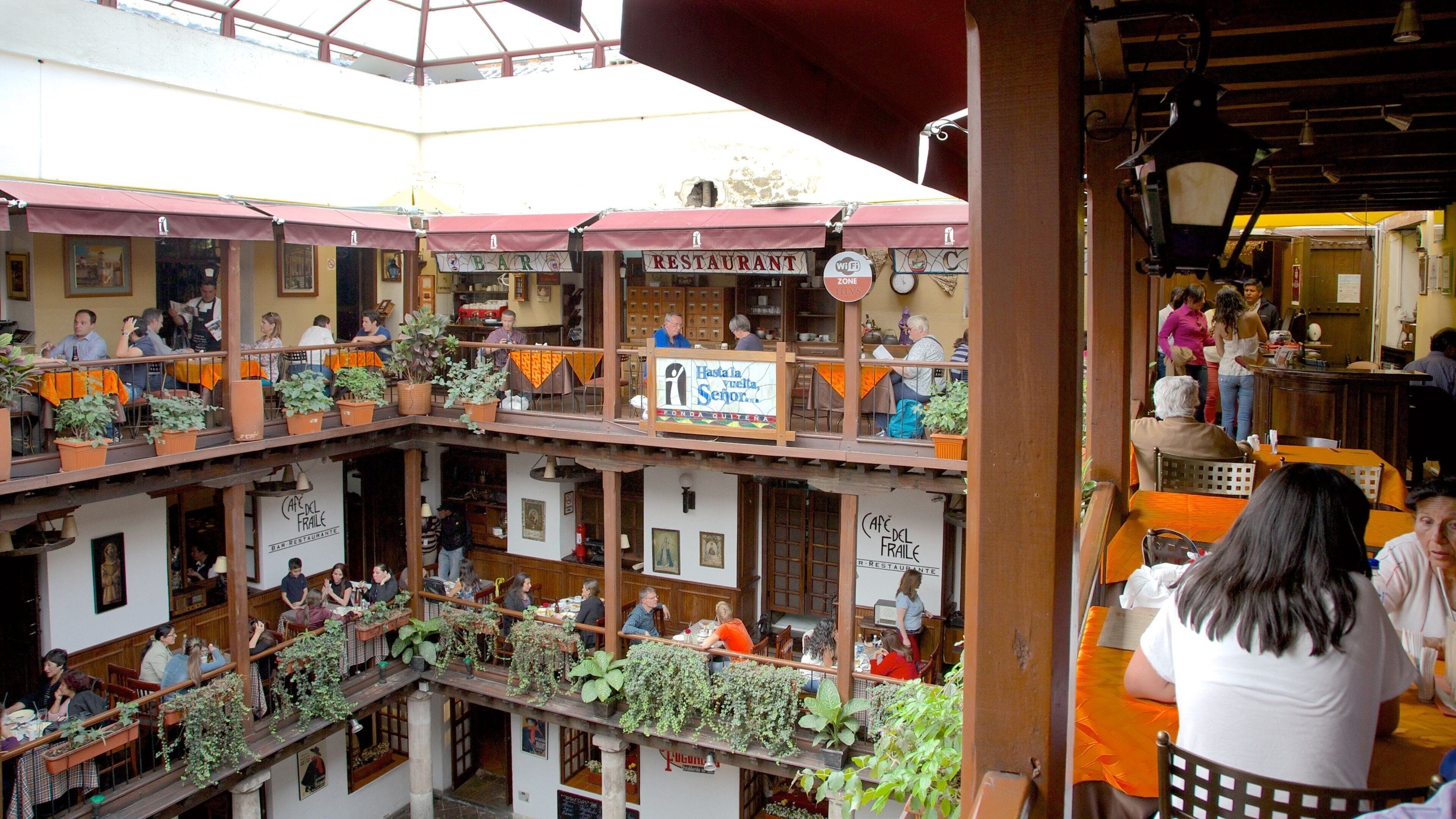 卡龍德萊特宮殿 其中包括 內部景觀, 歷史建築 和 咖啡文化環境