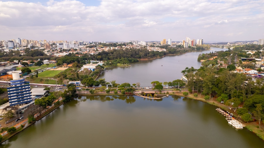 Lago Igapó na cidade de Londrina no Estado do Paraná, Sul do Brasil