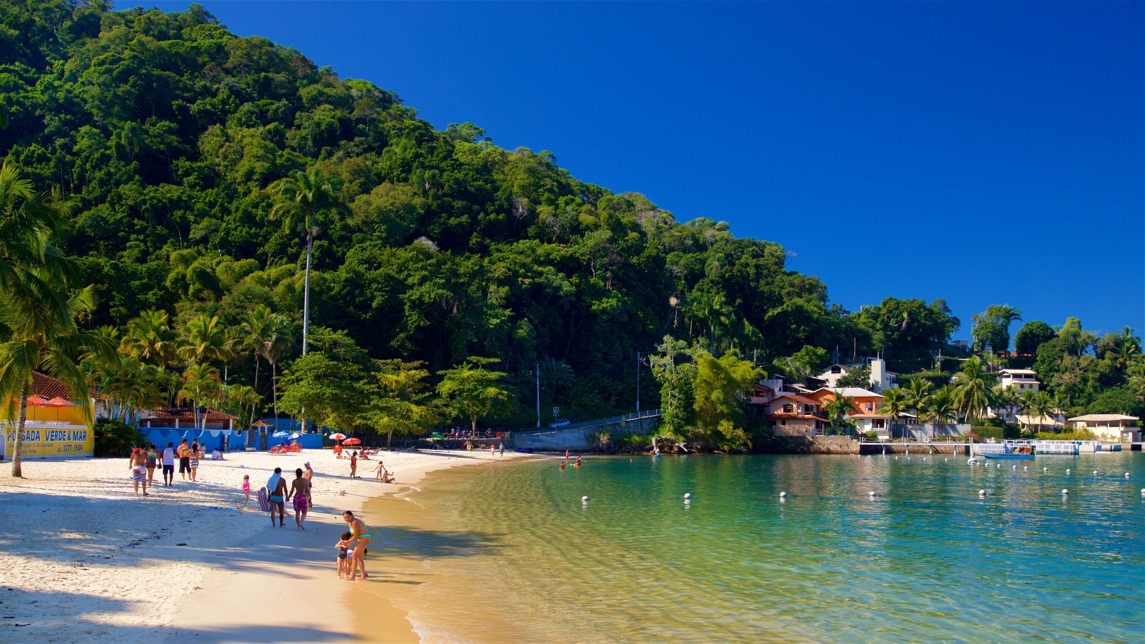Angra dos Reis som inkluderer kystby, strand og kyst