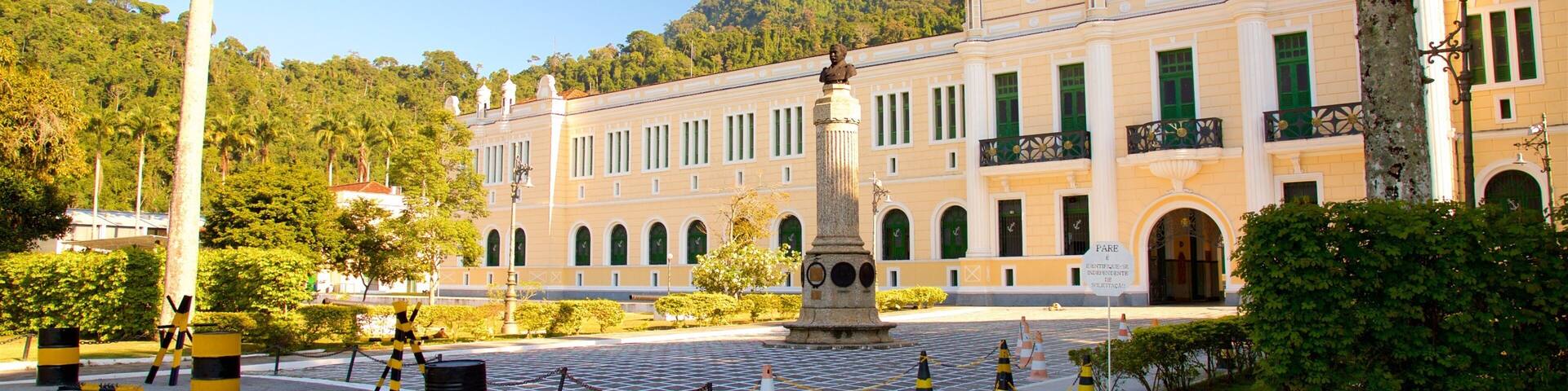 Naval College featuring heritage architecture
