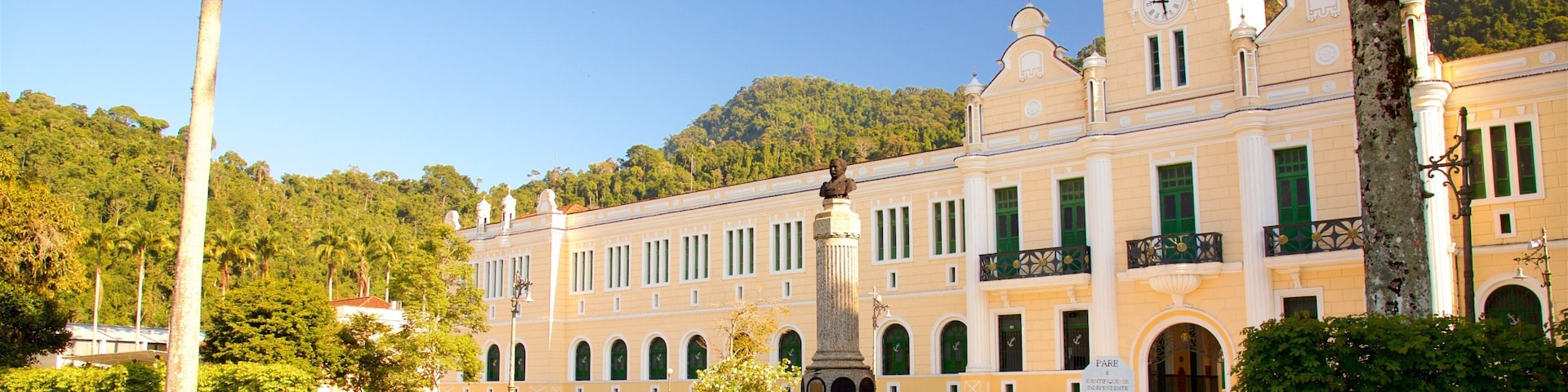 Naval College featuring heritage architecture