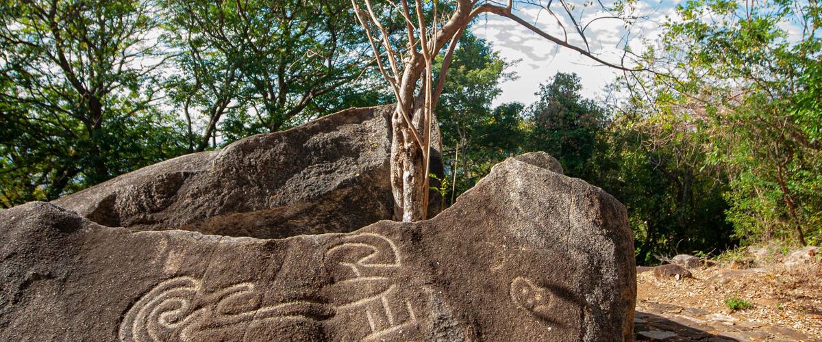 zona arqueológica de Palma Sola cuenta con petrograbados, Acapulco, Guerrero, México