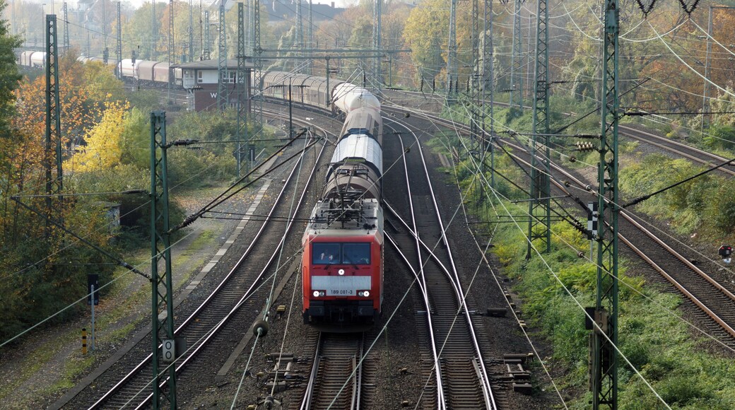 DBAG 189 081-3 unterhalb der Verbindungsbrücke zwischen Mediapark und Herkulesberg im Kölner Stadtteil Neustadt-Nord.