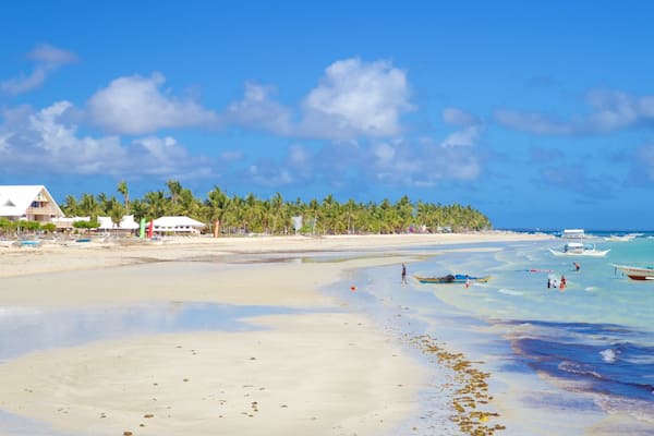 Santa Fe Ferry Terminal showing a beach and general coastal views