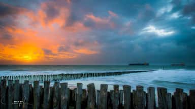 Enjoy a coastline sunset in Breskens, the Netherlands. Beautiful place with lots of nice things todo. #beach #goldenhour