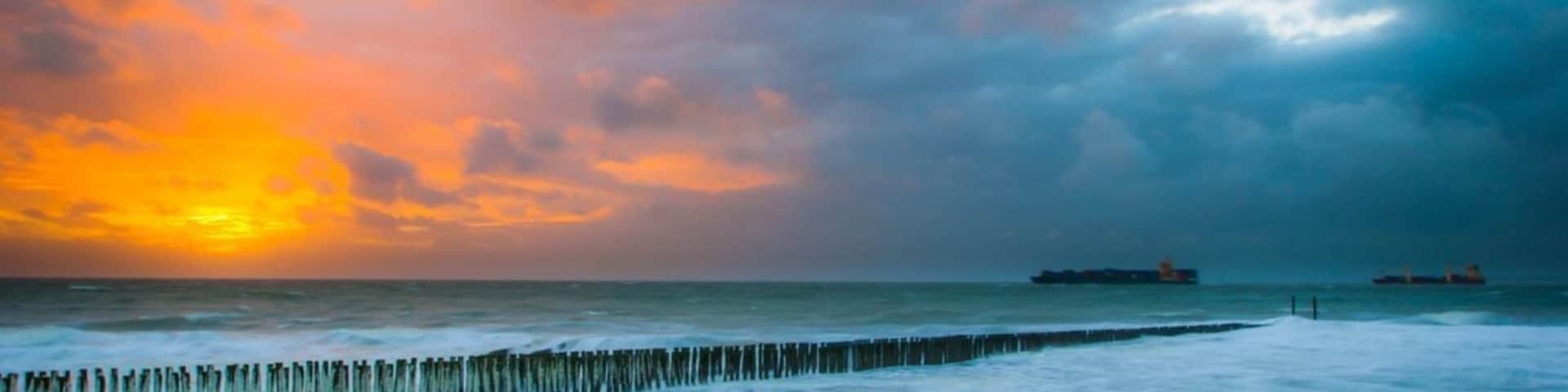 Enjoy a coastline sunset in Breskens, the Netherlands. Beautiful place with lots of nice things todo. #beach #goldenhour