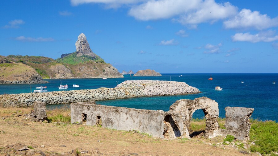 Santo Antonio Fort Ruins showing building ruins and general coastal views