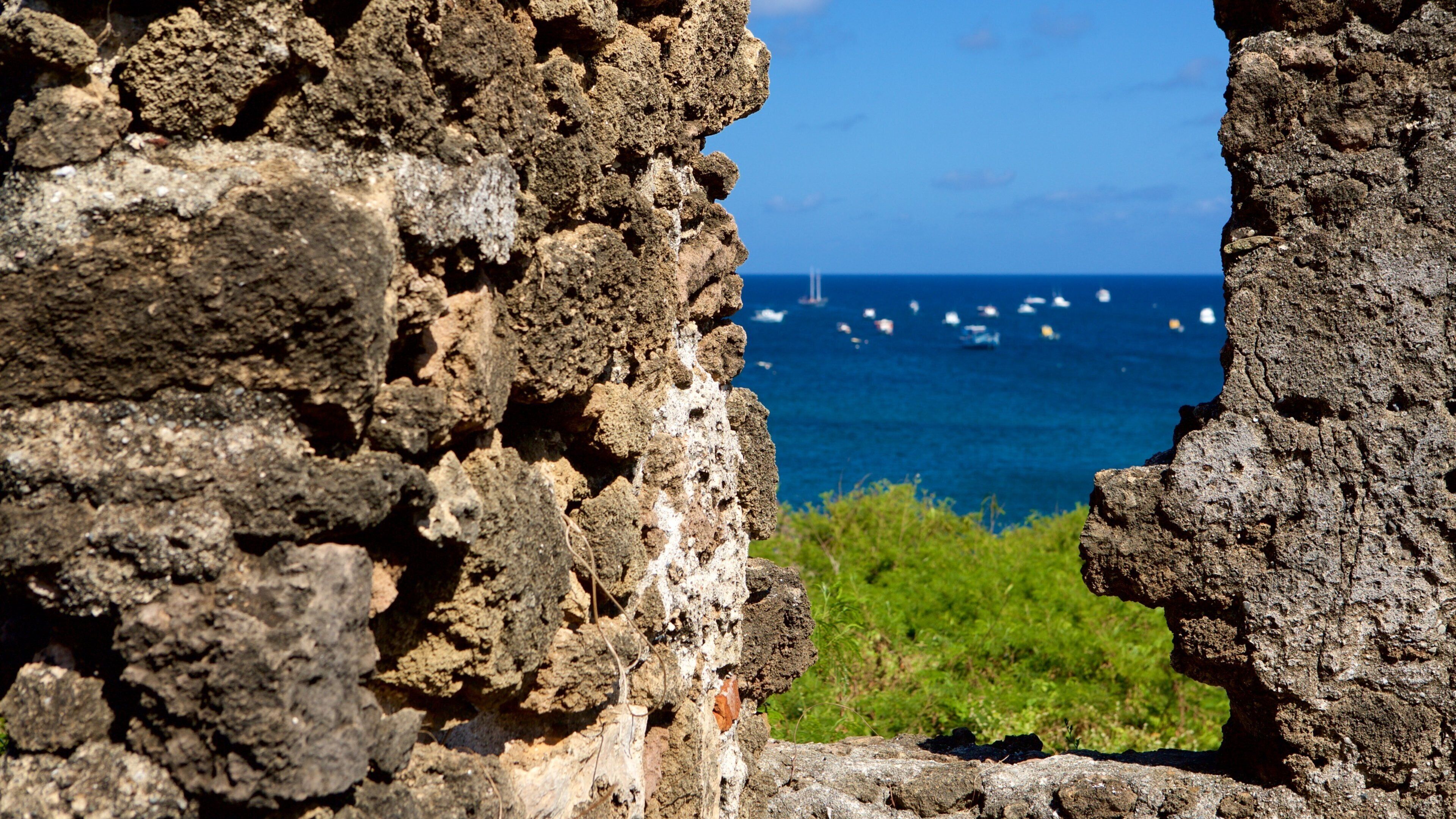 Santo Antonio Fort Ruins featuring heritage elements, building ruins and general coastal views