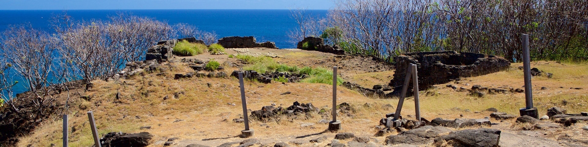 Sao Pedro do Boldro Fort which includes general coastal views and rocky coastline