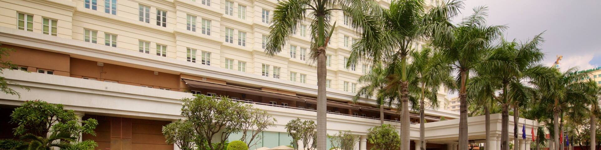 Parkson Plaza showing heritage architecture and a hotel