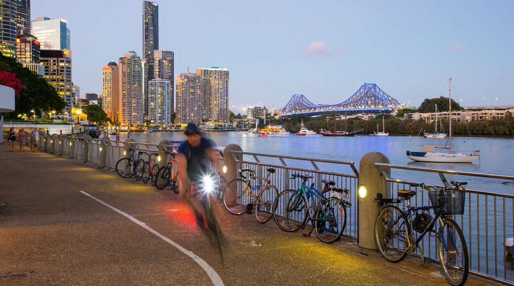 Eagle Street Pier featuring a city, a river or creek and cycling