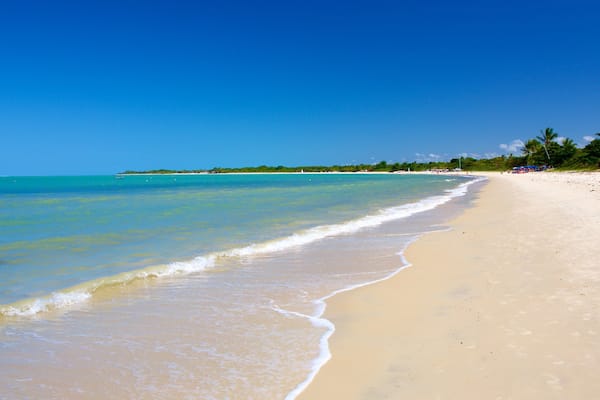 Muta Strand das einen allgemeine KĂŒstenansicht und Sandstrand