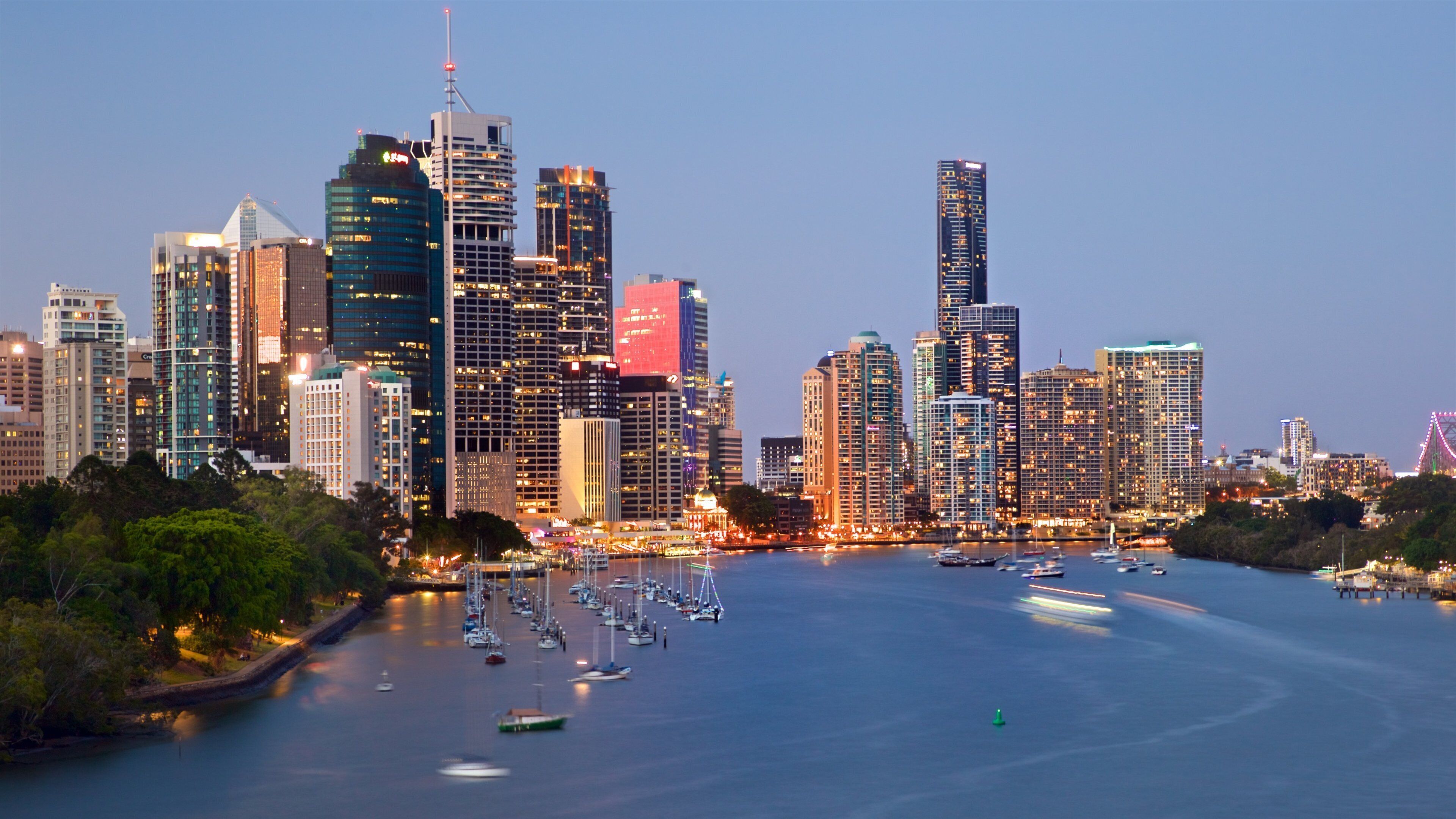Kangaroo Point Cliffs featuring a bay or harbor, landscape views and a high rise building