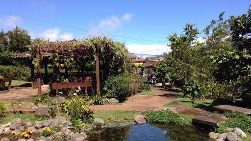 Check out the little hidden park across from the Restaurante Freddo Fresas.