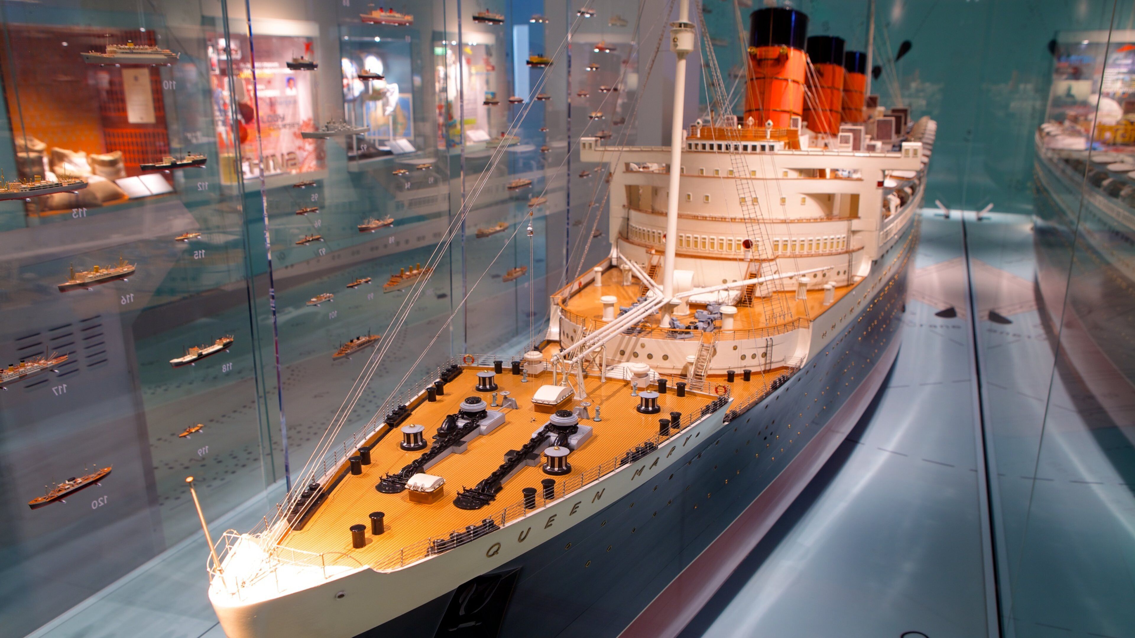 SeaCity Museum showing interior views