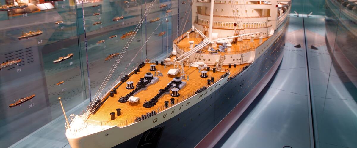 SeaCity Museum showing interior views