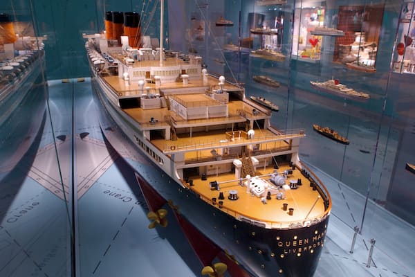 SeaCity Museum featuring interior views