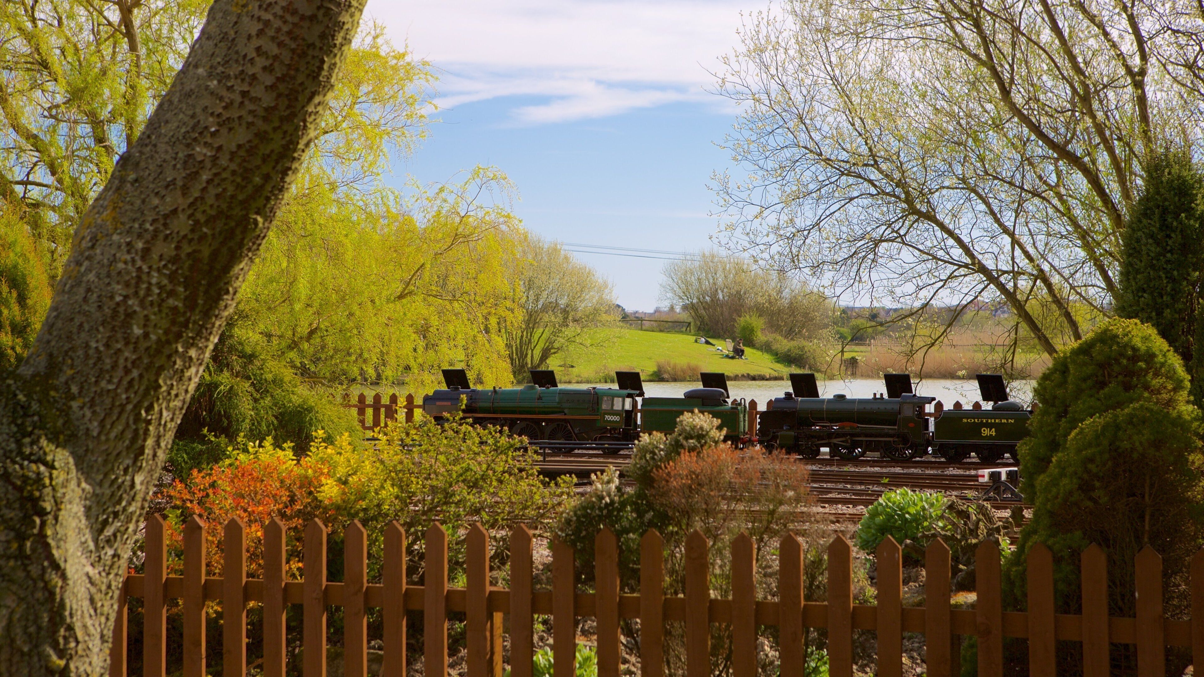 伊斯特本微型蒸汽鐵路探險樂園 其中包括 鐵路收藏品 和 花園
