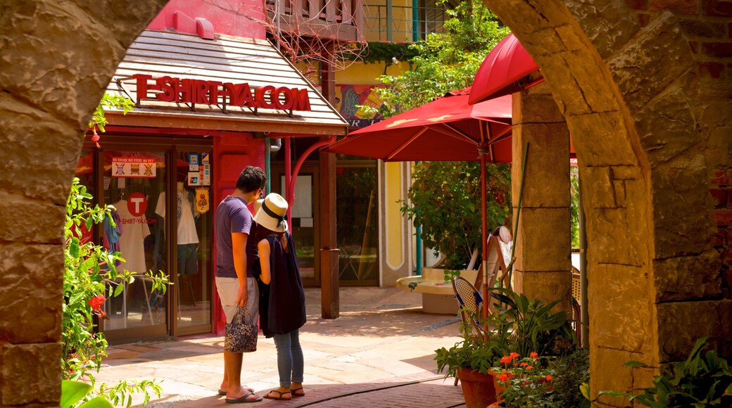 Pueblo Americano de Mihama y también una pareja