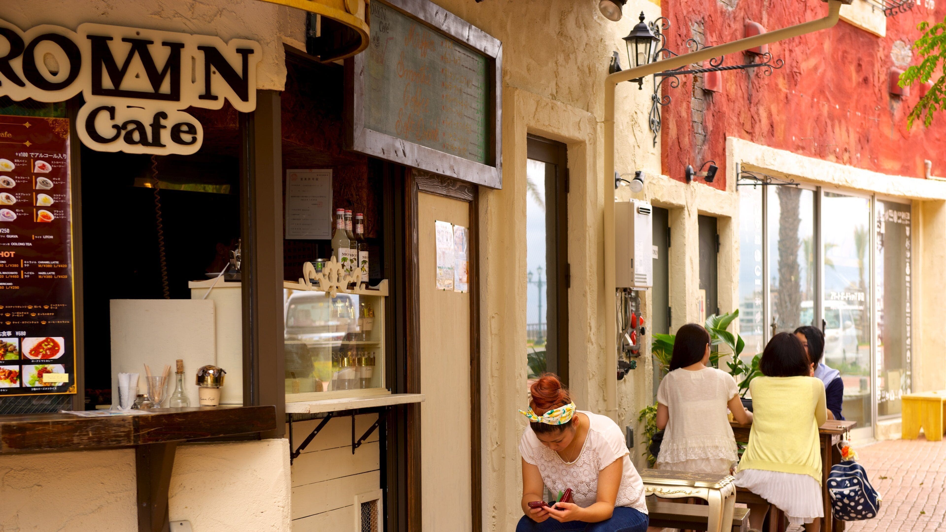 Mihama American Village featuring café lifestyle