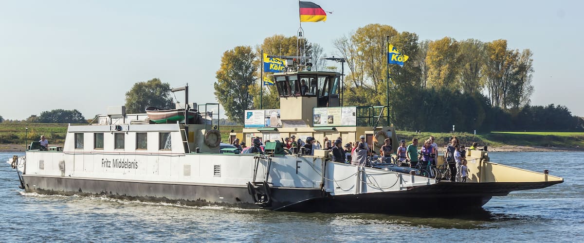 Autofähre „Fritz Middelanis“ (ENI 04810070) Langel (Köln-Merkenich) - Leverkusen-Hitdorf am Anleger in Hitdorf
