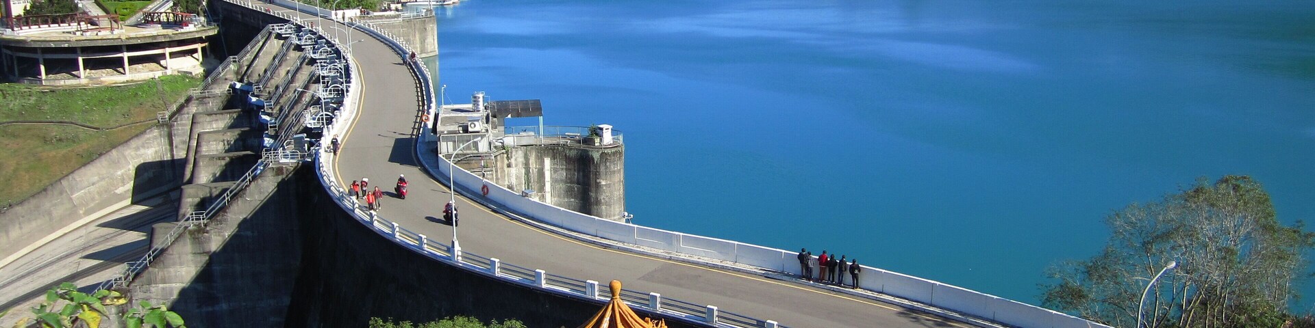 View of the Shimen Dam from scenic overlook, with the reservoir nearly full.
